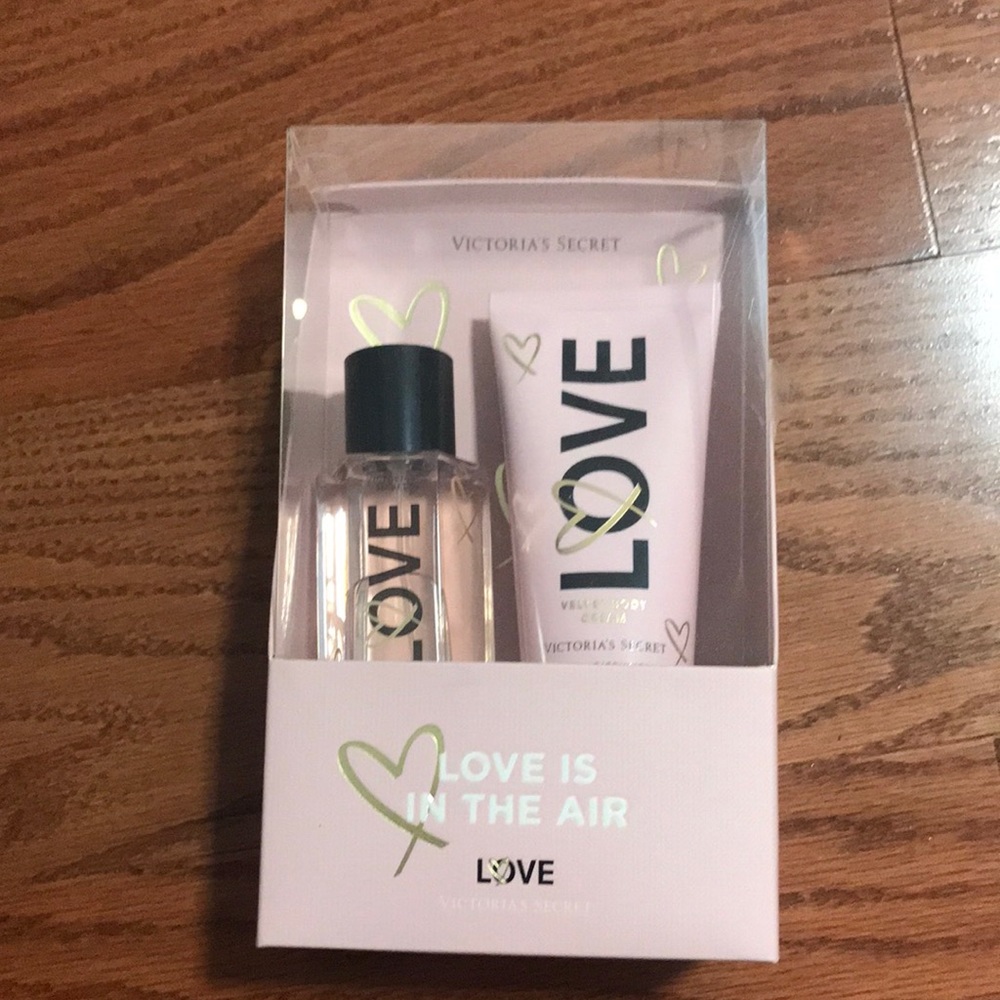 VS “LOVE” Gift Set